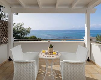 Beachfront Villa Dionysos - With private beach - Sidari - Balcony