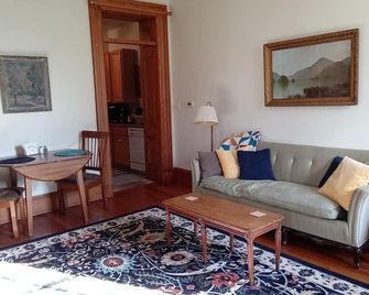 Ivin's Hideaway - Keokuk - Sala de estar