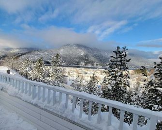 Private cozy Nelson long stay home with stunning views - Nelson - Balkon