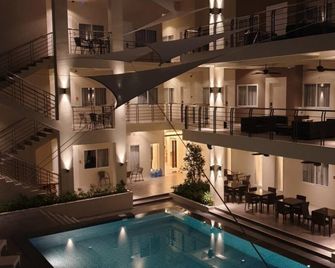 Rovira Suites - Dumaguete - Basen