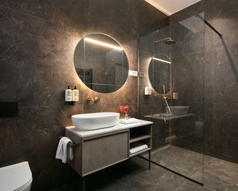 Almayer Art & Heritage Adults Only Hotel and Dépendance rooms - Zadar - Baño