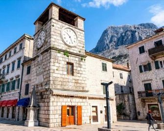Tetka Guest House - Kotor