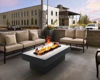 Holiday Inn Express & Suites Portland Airport By IHG - Portland - Ban công
