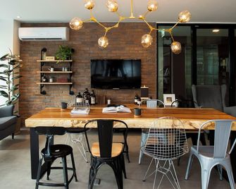 Parrish Serviced Apartment - Ban Bang Bo - Comedor