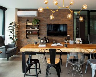 Parrish Serviced Apartment - Ban Bang Bo - Comedor