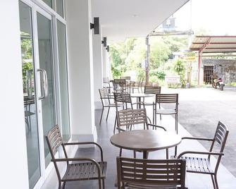 Panatara Hotel - Chumphon - Patio