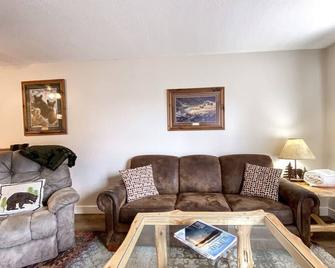 Inn Building Condo 113, Ground Level, Pool Side - Garden City - Living room
