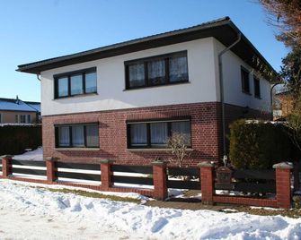 Anikas Ferienwohnung 2 - Wustrow (Darss) - Gebäude