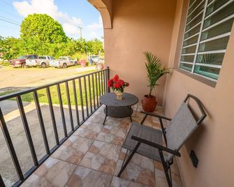 Cozy property near Sandy Point Beach - Christiansted - Balcony