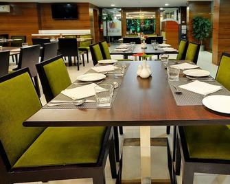 3 By OYO - Nami Residency - Ahmedabad - Restaurant