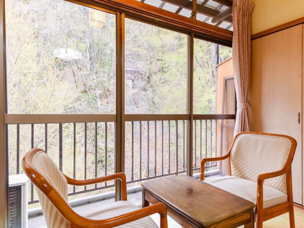 شيراهوني أونسن تسورويا ريوكان