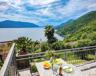 1-room corner apartment with terrace and gigantic lake view - Cannero Riviera - Balcony