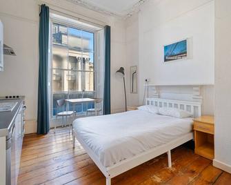 Georgian Shared House No'3 - By Clifton Short Lets - Bristol - Soverom