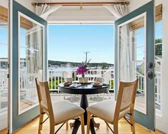 Boothbay Harbor King Suite - Room 13 at AQ Inn - Fireplace, Patio, Harbor View! - Boothbay Harbor - Balkon