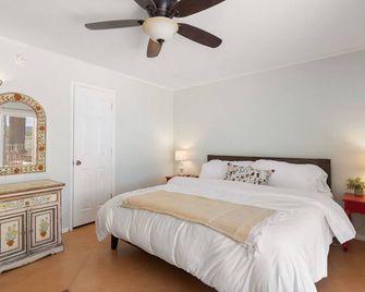 Spacious Tubac Escape – 4br/3ba, Private Pool, Bar, Workout Room & 2 King Suites - Tubac - Habitación