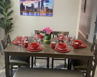 Charming 3-bedroom apartment in superb Chicago with WiFi - Chicago - Essbereich