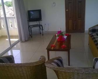 Nightingale Apartments Hotel Mombasa - Mombasa - Living room