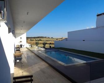 Dh Country House - Evora - Pool