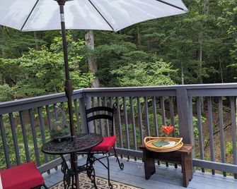 Romantic Secluded Retreat! 1 Bedroom Barndominium- Adults Only - Loudon - Balcony