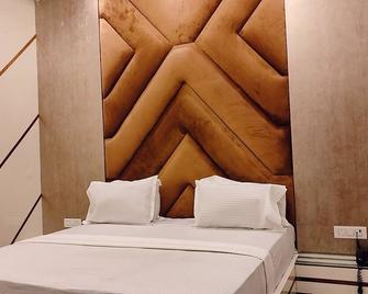 Shraddha Hotel - Alīgarh - Habitación