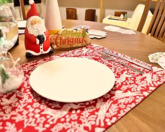 Tkd House Furano - Furano - Dining room