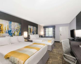 Days Inn by Wyndham Asheville Downtown North - Asheville - Bedroom