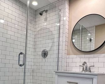 Winthrop Arms Hotel Restaurant Logan Airport - Winthrop - Baño