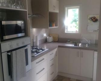 Eask Street Holiday Home - Ranfurly - Cocina