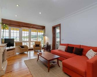 Second floor of house with enclosed property in Baiona. - Bayona - Phòng khách