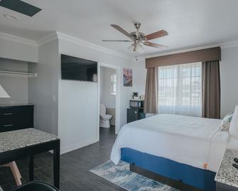 Sea Air Inn & Suites - Downtown/Restaurant Row - Morro Bay - Bedroom
