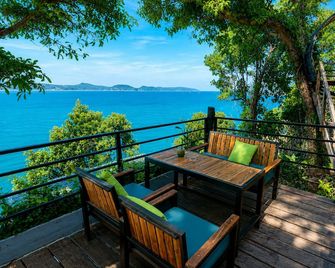 The Cliff Hostel, M'pai Bay - Koh Rong Sanloem - מרפסת