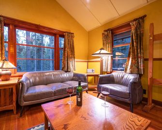 Johnston Canyon Lodge & Bungalows - Banff - Salon