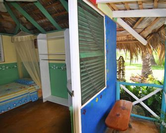 Hostel room with shared bathroom on tropical lagoon - Cabarete - Bedroom