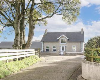 GRANNY'S, pet friendly, with a garden in Bushmills, County Antrim - Bushmills - Edificio