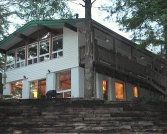 Sunny Point Resort Ltd. - Parry Sound - Building