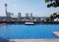 Compact 1br At Tree Park Apartment - South Tangerang City - Pool