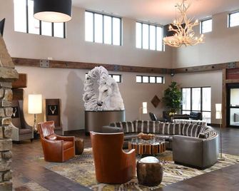 Your Home Away from Home: Genuine Hospitality in Broken Arrow! Parking - Broken Arrow - Lobby