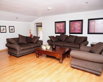 Boksburg Boutique Hotel - Boksburg - Living room