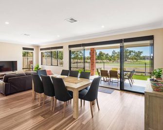 The Links - fairway views, walk to town, air-con - Dunsborough - Їдальня