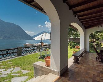 Villa Bianca - Front Lake Pool by Rent All Como - Sala Comacina - Balcón