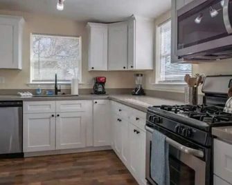 Walking Distance To Downtown 2bd 2ba house in Paso Robles - El Paso de Robles - Cocina