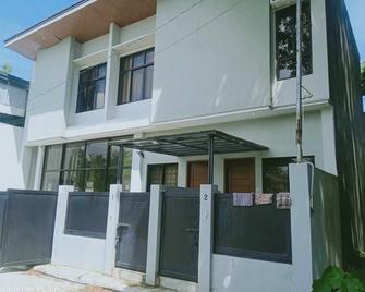 Bachelor's apartment good for 2 person but can accommodate 3 person - Bacolod - Building