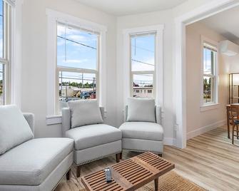 The Night Owl Perch - Stanwood - Living room