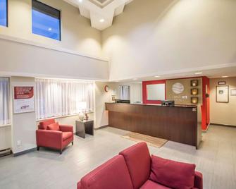 Comfort Inn Rimouski - Rimouski - Front desk