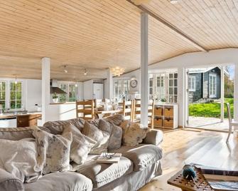 Holiday Home Rami - 2km from the sea by Interhome - Tisvildeleje - Living room