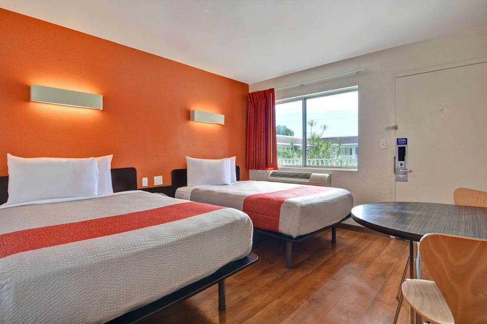 Motel 6 Dania Beach, Fl - דניה ביץ' - חדר שינה