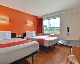 Motel 6 Dania Beach, Fl - דניה ביץ' - חדר שינה