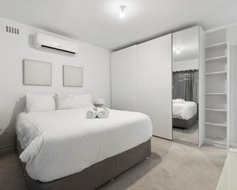 Rockingham Beach Breeze 2br Retreat - Rockingham - Bedroom