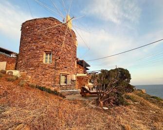 The Stone Windmill - Pisses