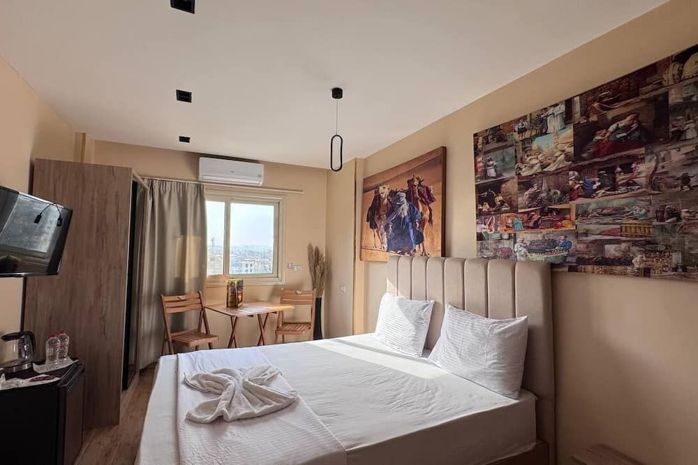 Moonlight pyramids view INN thumbnail 3